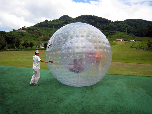  Zorbing descent